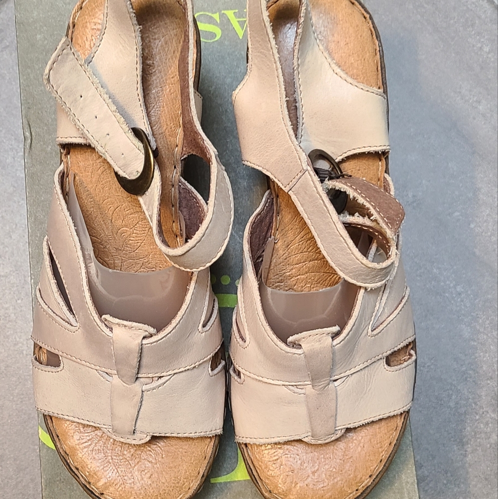 Lassen sandals